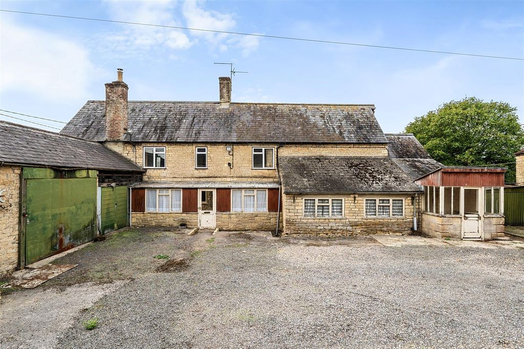 Property photo 2 of 31