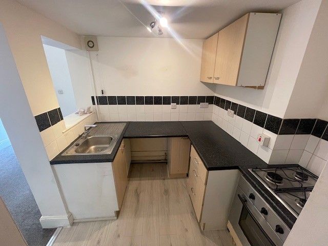 Property photo 3 of 8 Kitchen