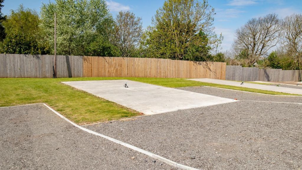 Property photo 3 of 12