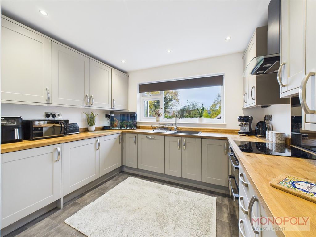 Property photo 2 of 28 Cam01943G0-Pr0558-Still013.Jpg