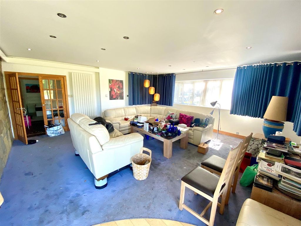 Property photo 3 of 20 Lounge 111.Jpg