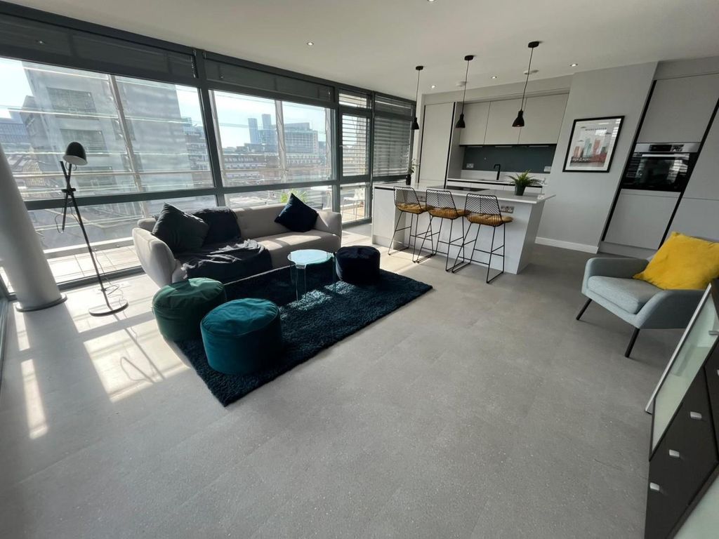 Property photo 2 of 19 Lounge