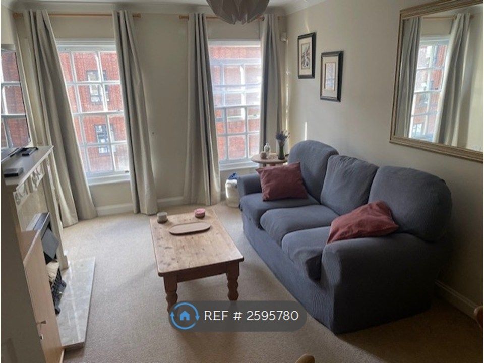 Property photo 2 of 8 Sitting Room