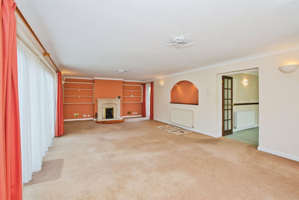 Property photo 2 of 17