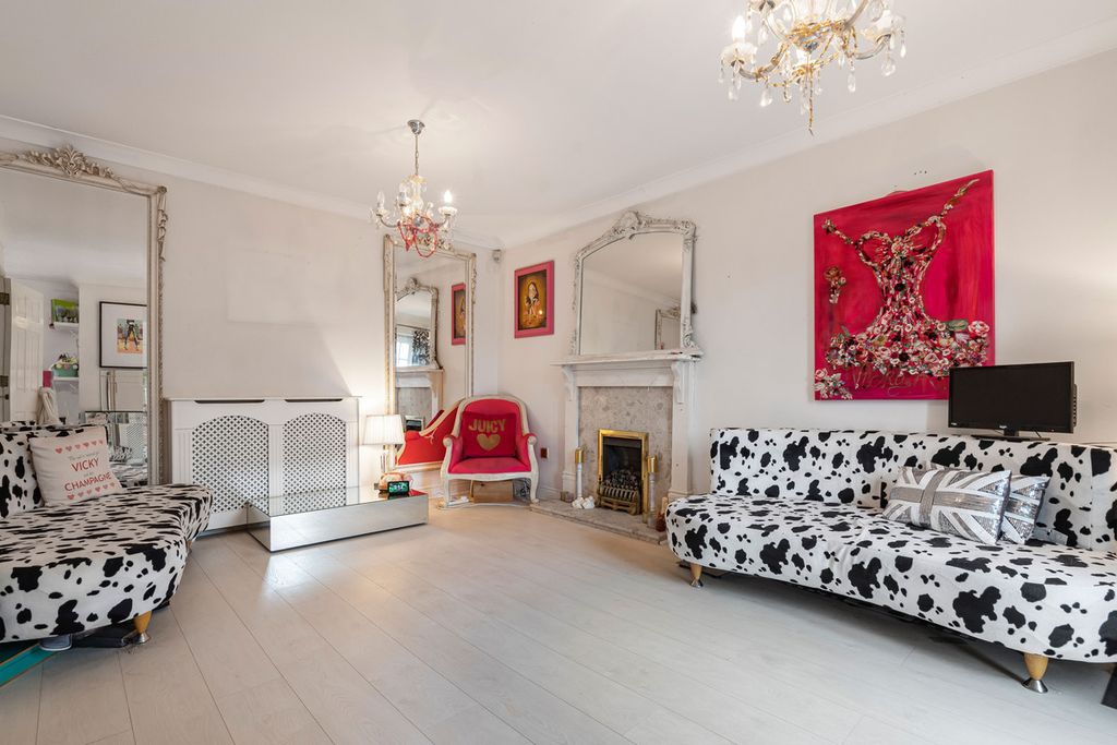 Property photo 2 of 18