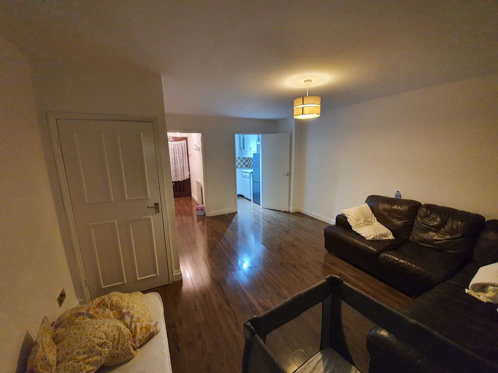 Property photo 2 of 12 Photo 4