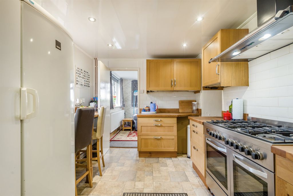 Property photo 2 of 36