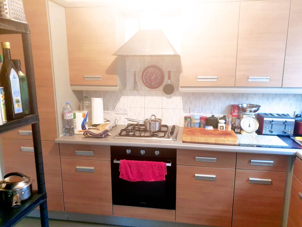 Property photo 2 of 7 Kitchen Area: