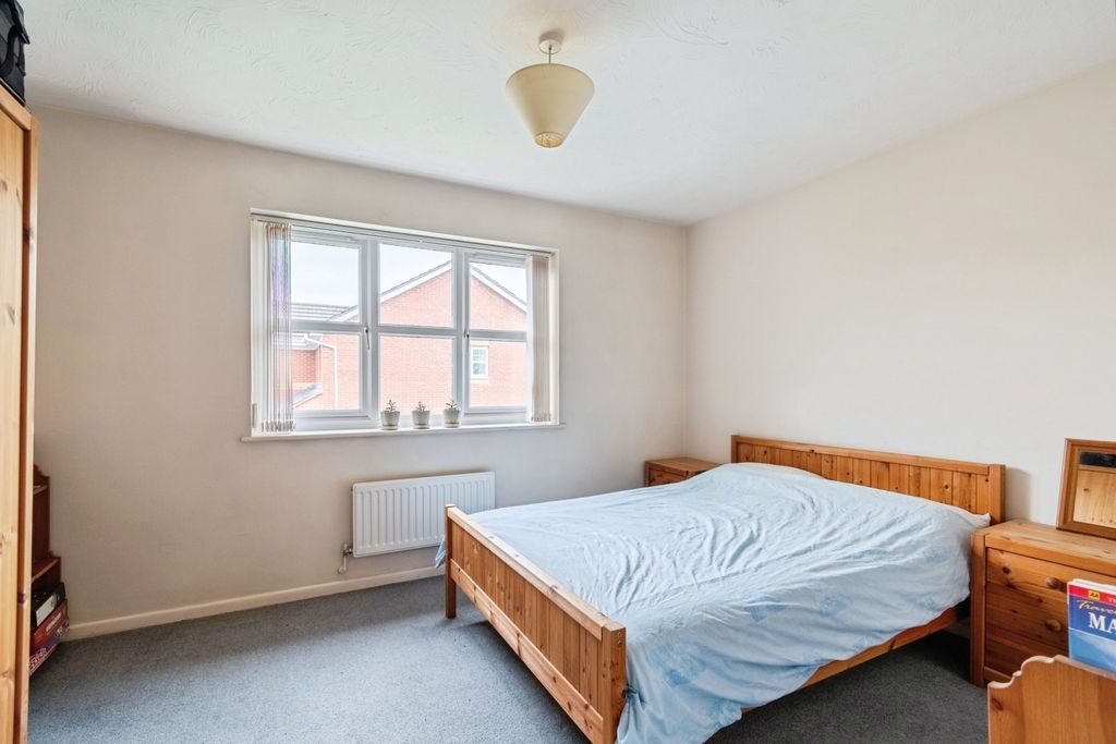 Property photo 3 of 16 Bedroom