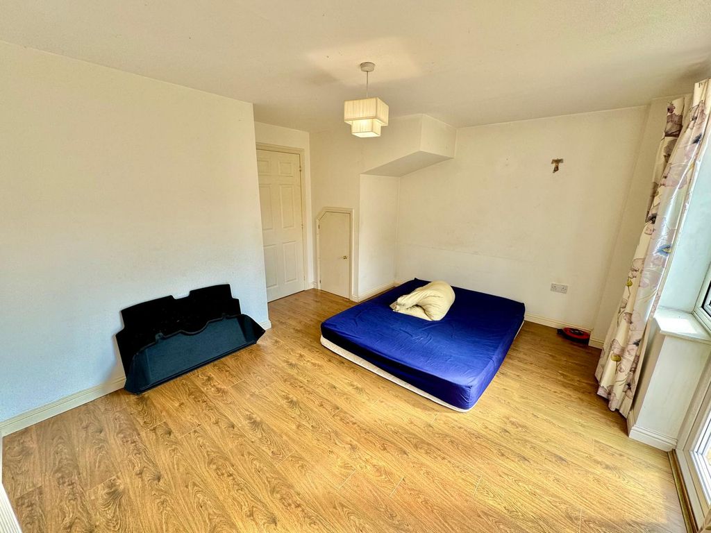 Property photo 3 of 18 Image