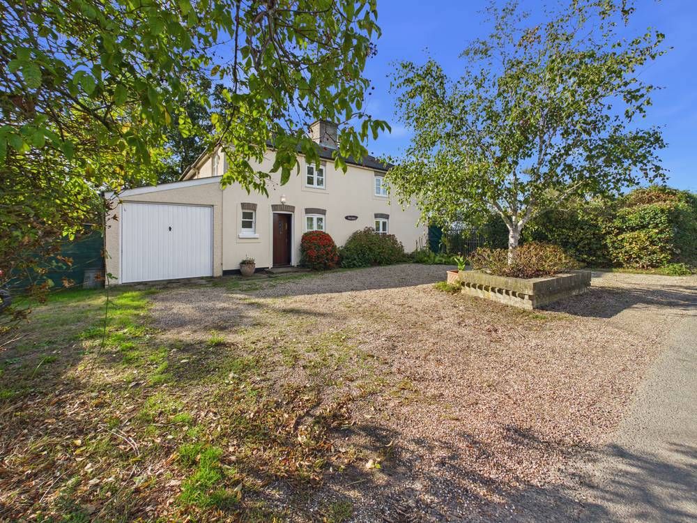 Property photo 2 of 32 Giraffe360-Still002