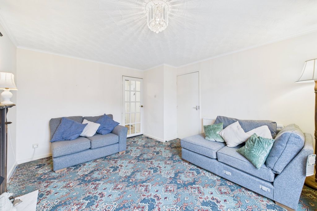 Property photo 3 of 15 Lounge