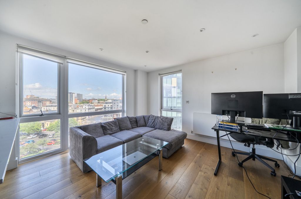 Property photo 3 of 16 1470186-15-6A2806...