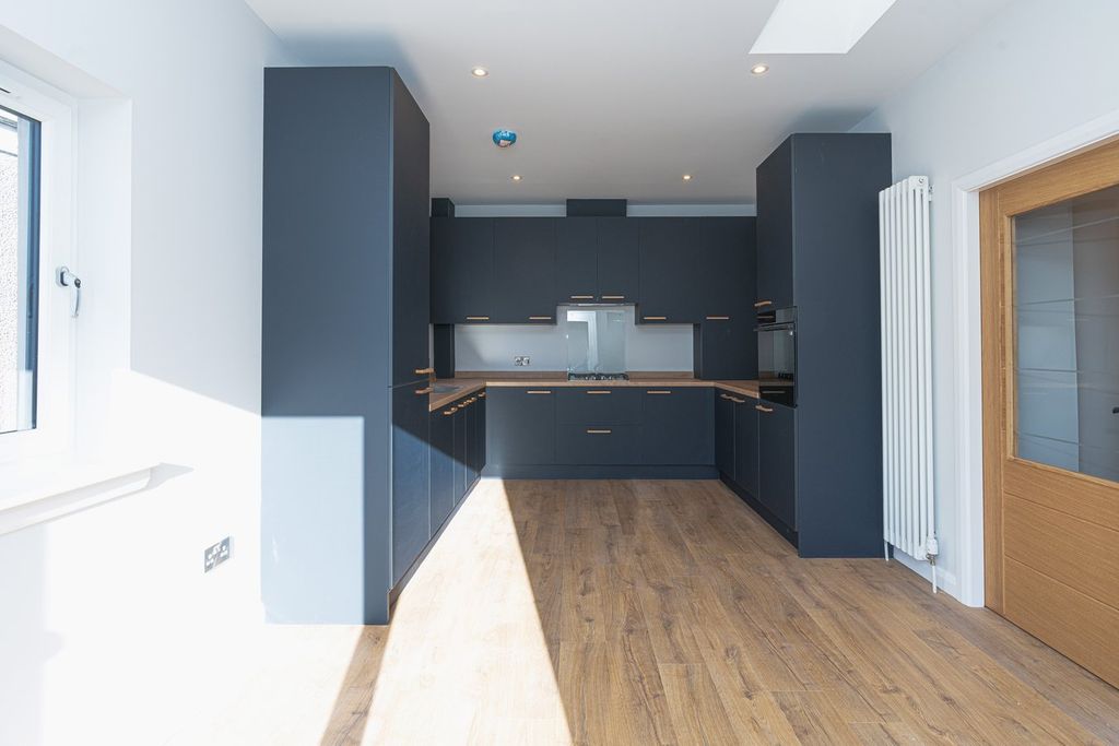 Property photo 2 of 34