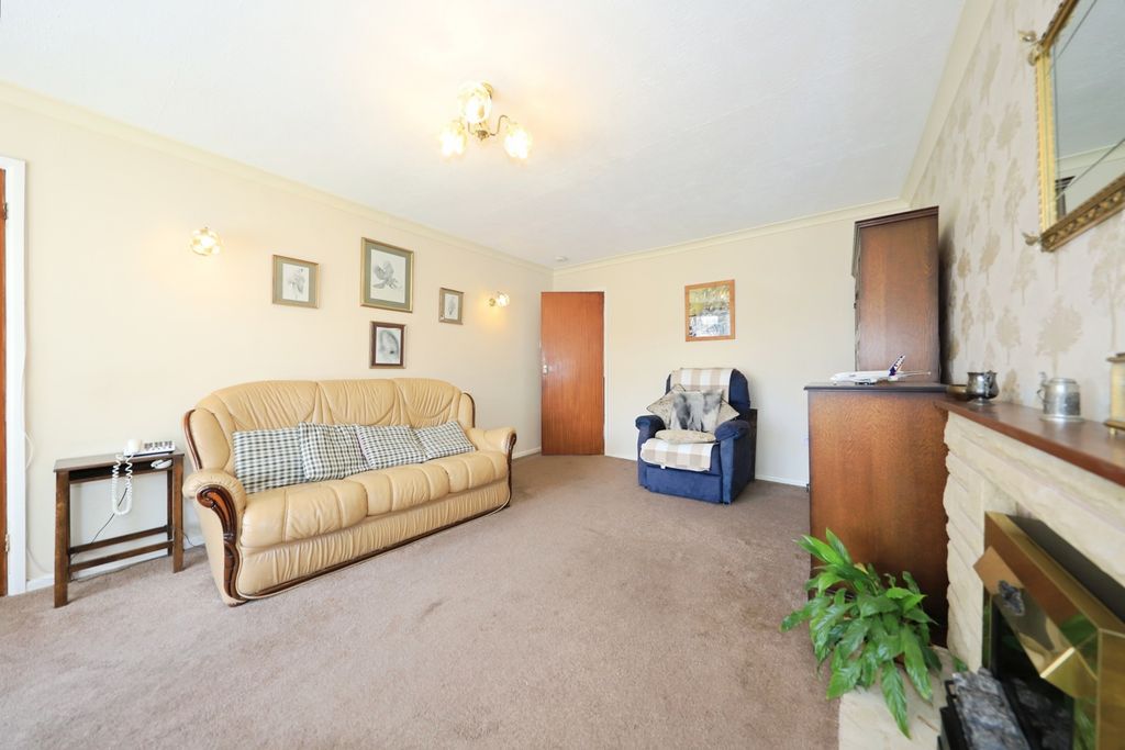 Property photo 3 of 17 Photo