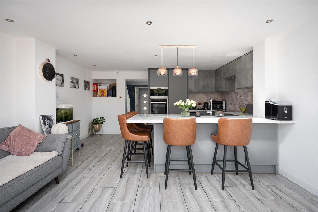 Property photo 3 of 18 Kitchen/Diner