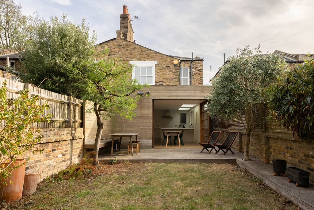 Property photo 2 of 33