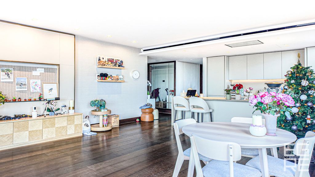 Property photo 2 of 26