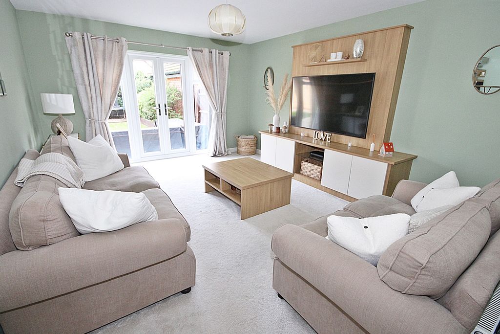 Property photo 2 of 19 4612275