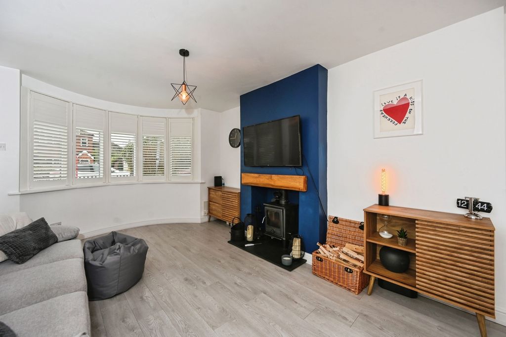 Property photo 3 of 21 Living Room