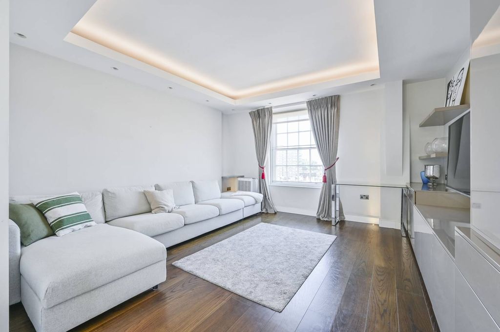 Property photo 1 of 8
