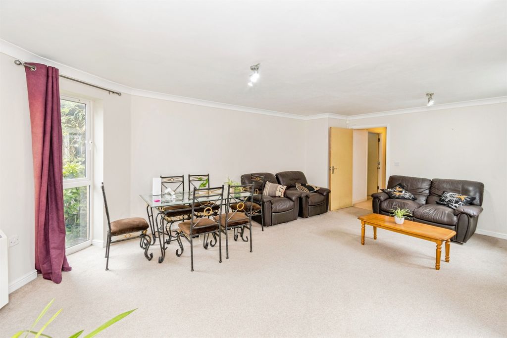 Property photo 3 of 16