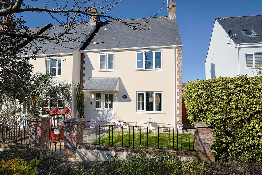 Property photo 1 of 18 Photo 0