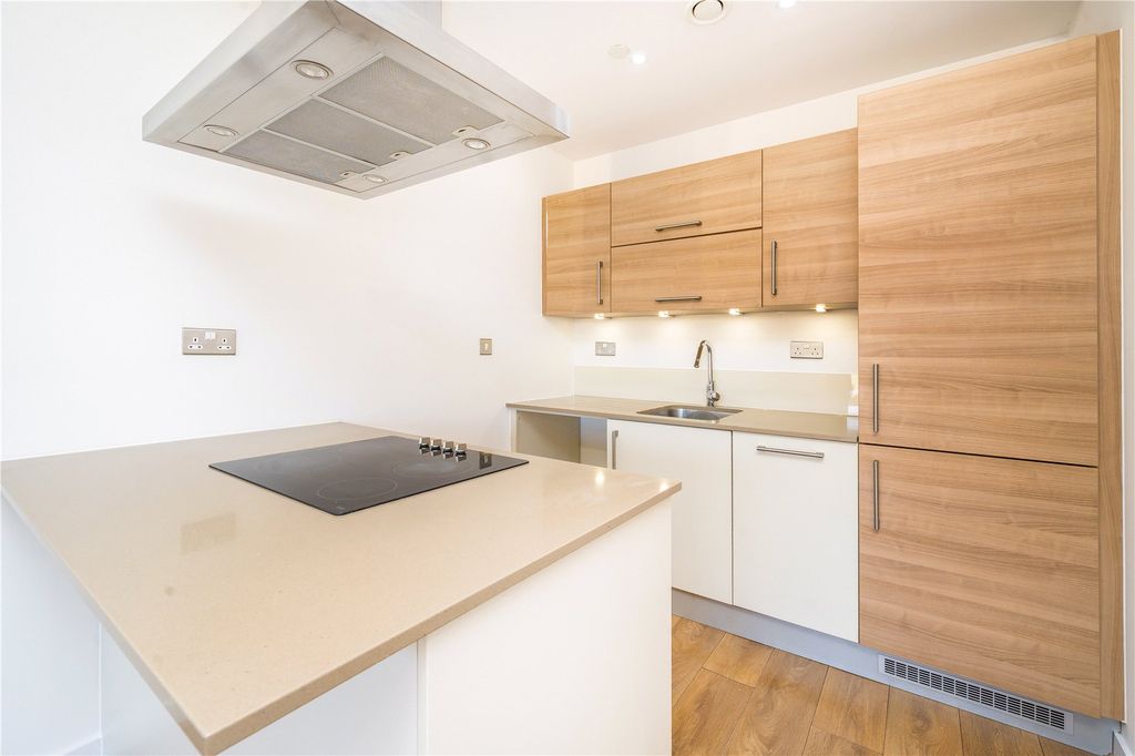 Property photo 3 of 8 Picture No. 14