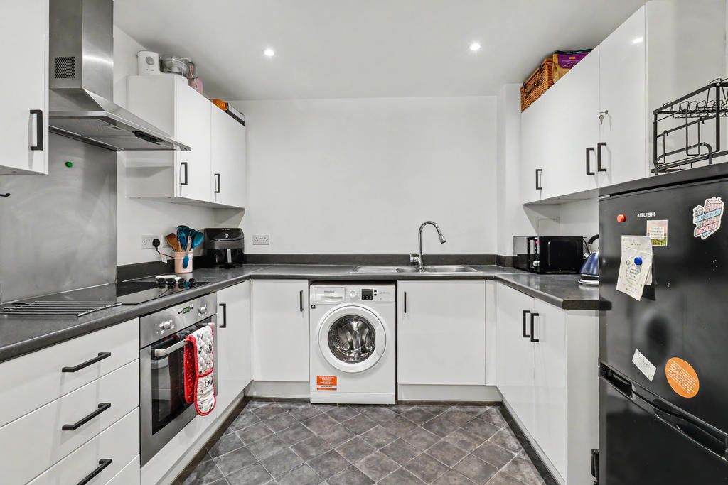 Property photo 2 of 8 Modern Kitchen
