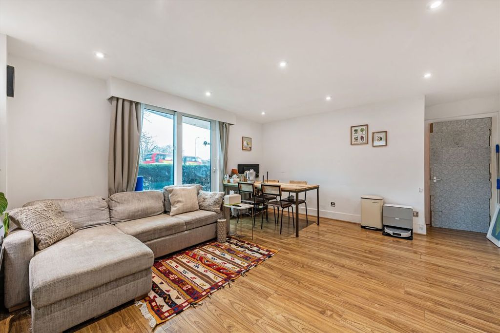 Property photo 3 of 7