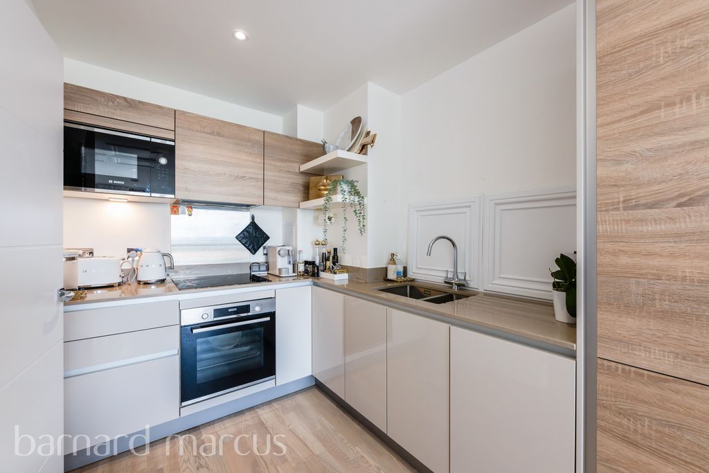 Property photo 3 of 8 Bedroom