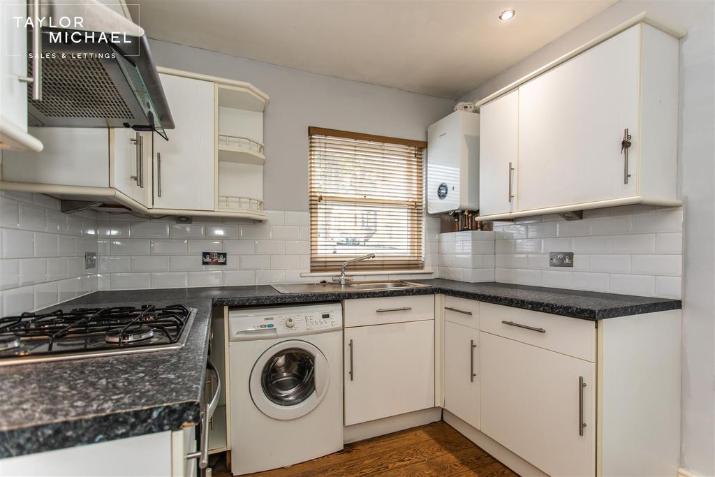 Property photo 3 of 18 Kitchen