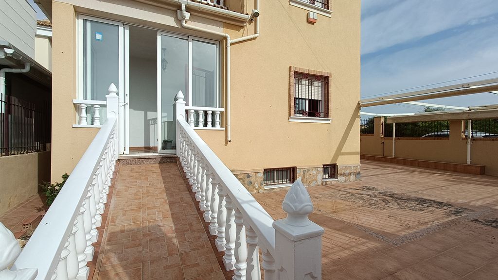 Property photo 2 of 39