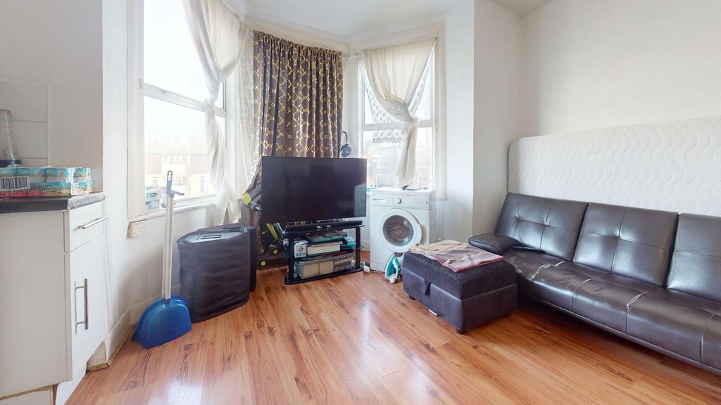 Property photo 2 of 7