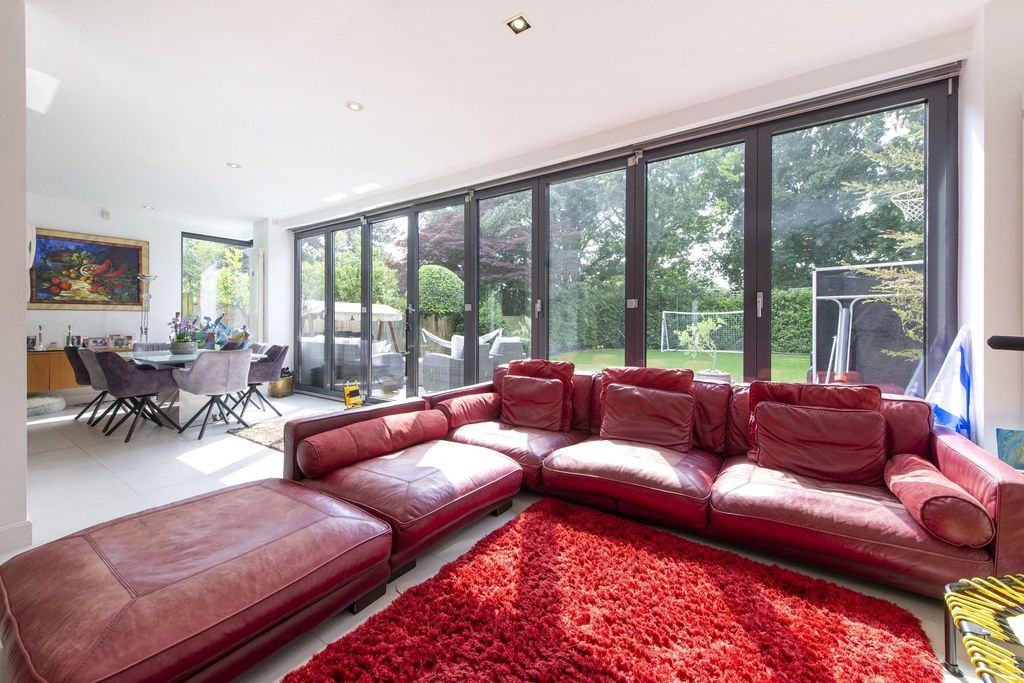 Property photo 2 of 18 Picture No. 27
