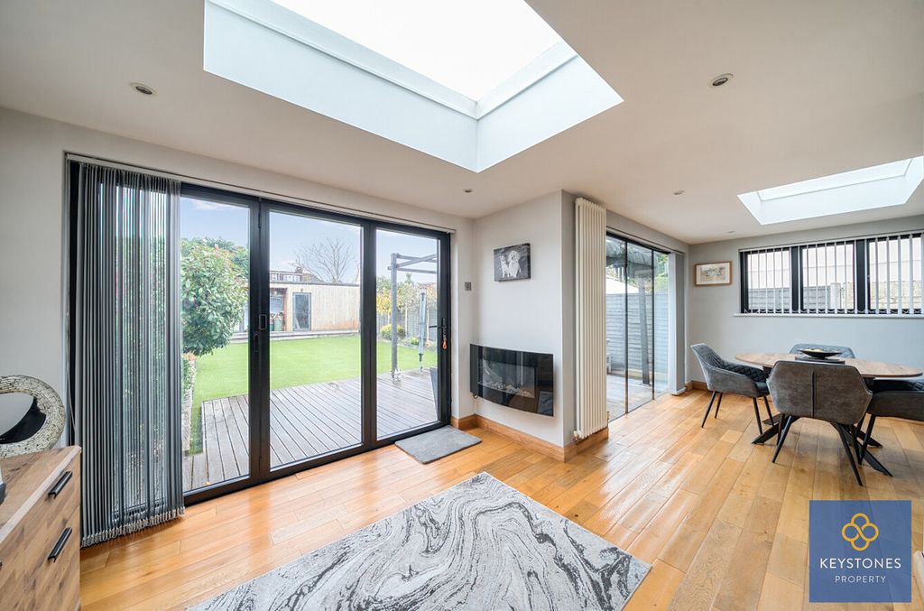 Property photo 3 of 24