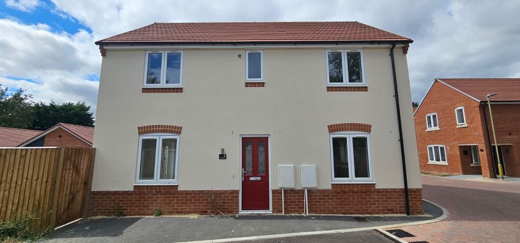 Property photo 2 of 14 8 Winget Close, Podsmead Road, Gloucester, Gloucestershire, Gl1 5Ds (18).Jpg