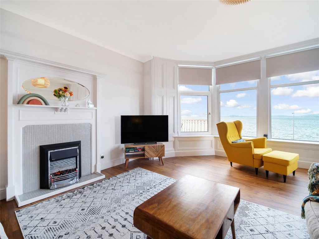 Property photo 3 of 19 Living Room