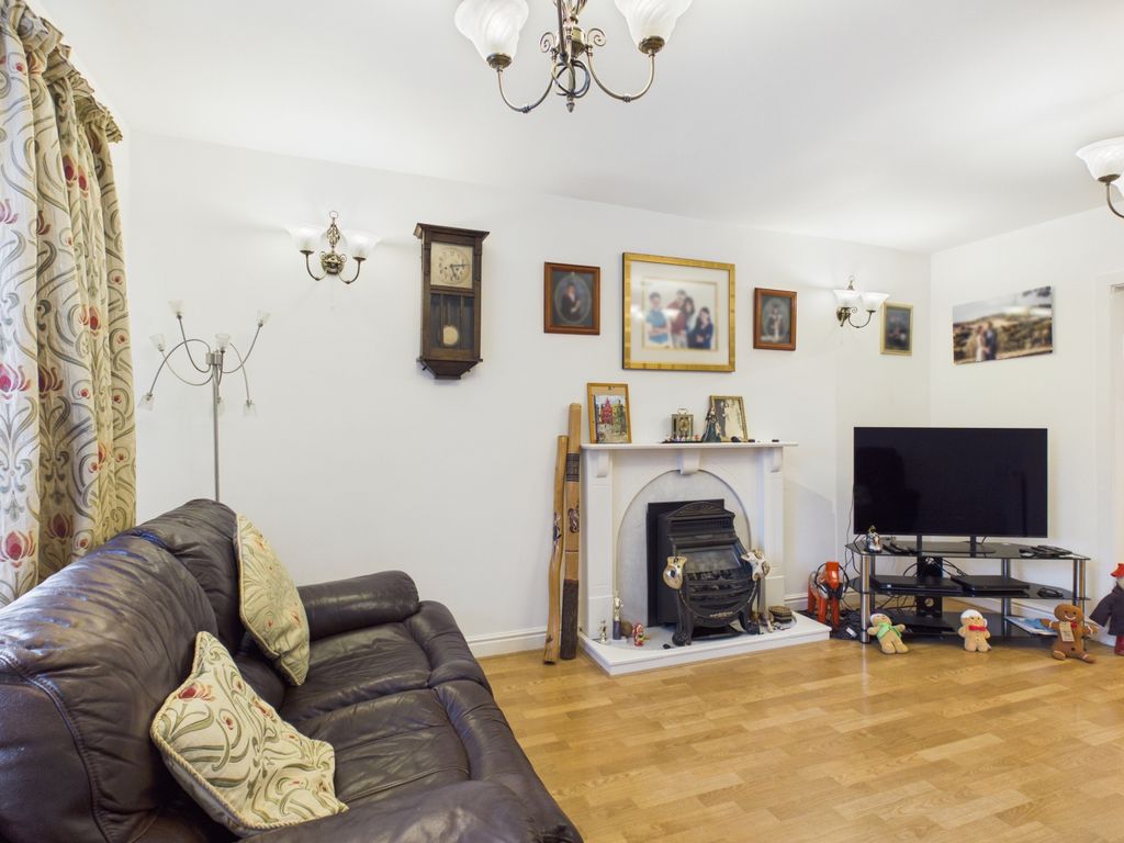 Property photo 3 of 30 Cam03729G0-Pr0279-Still002