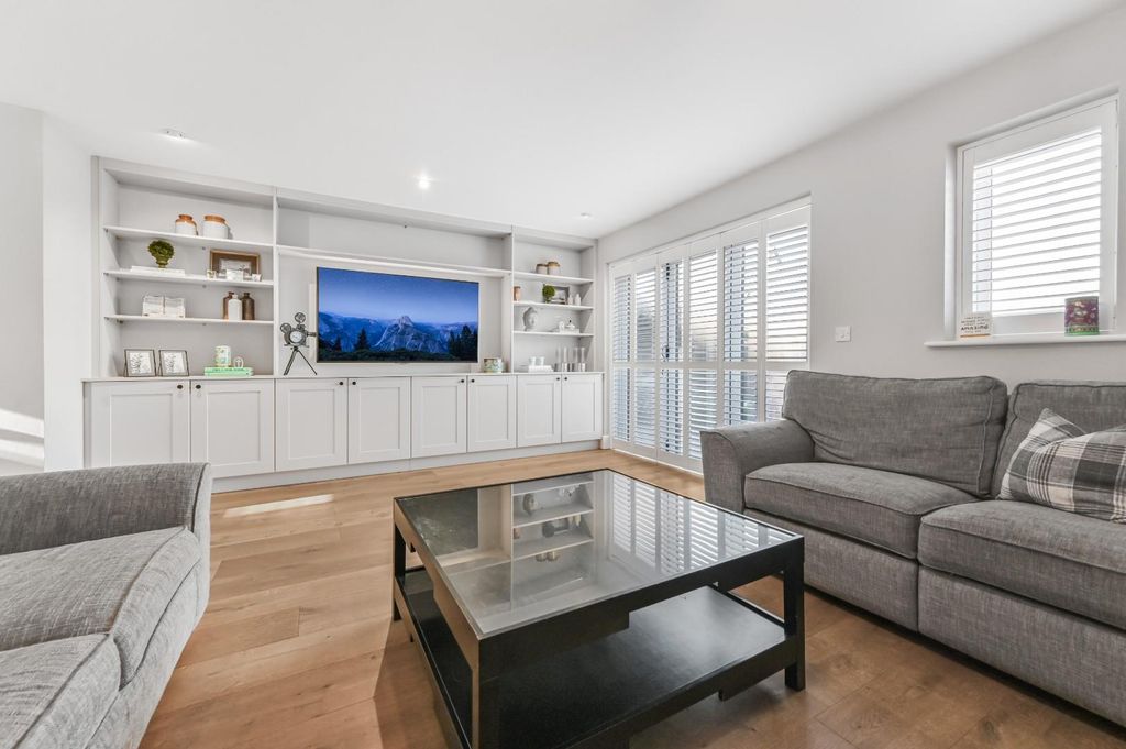 Property photo 2 of 20 Reception