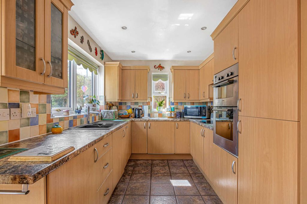 Property photo 3 of 33 Kitchen