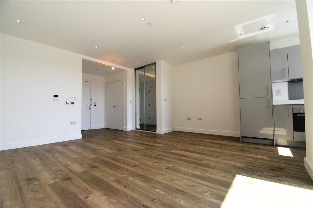 Property photo 2 of 5 Living.Jpg