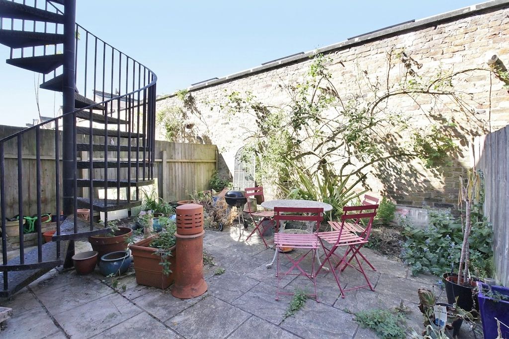 Property photo 2 of 7