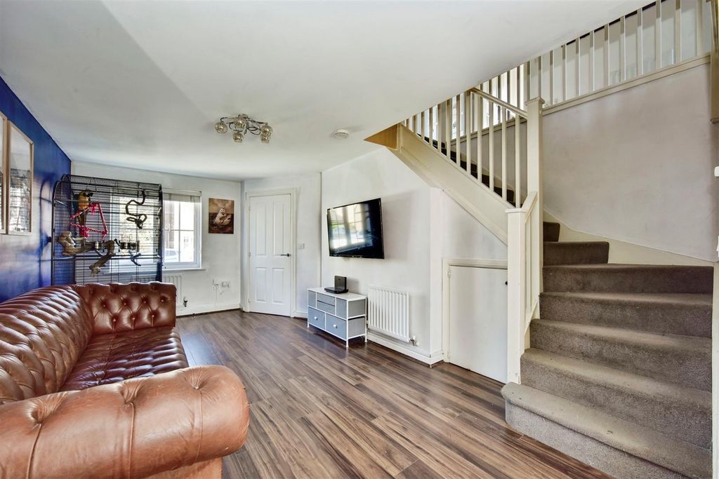 Property photo 2 of 16 Lounge