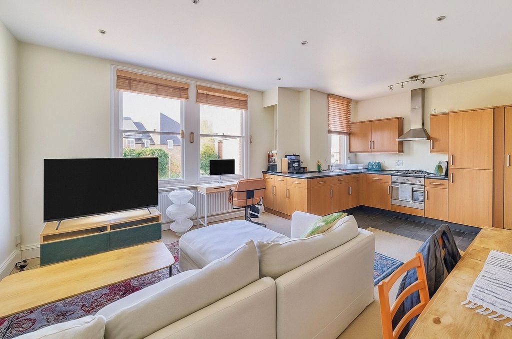 Property photo 3 of 8 Reception