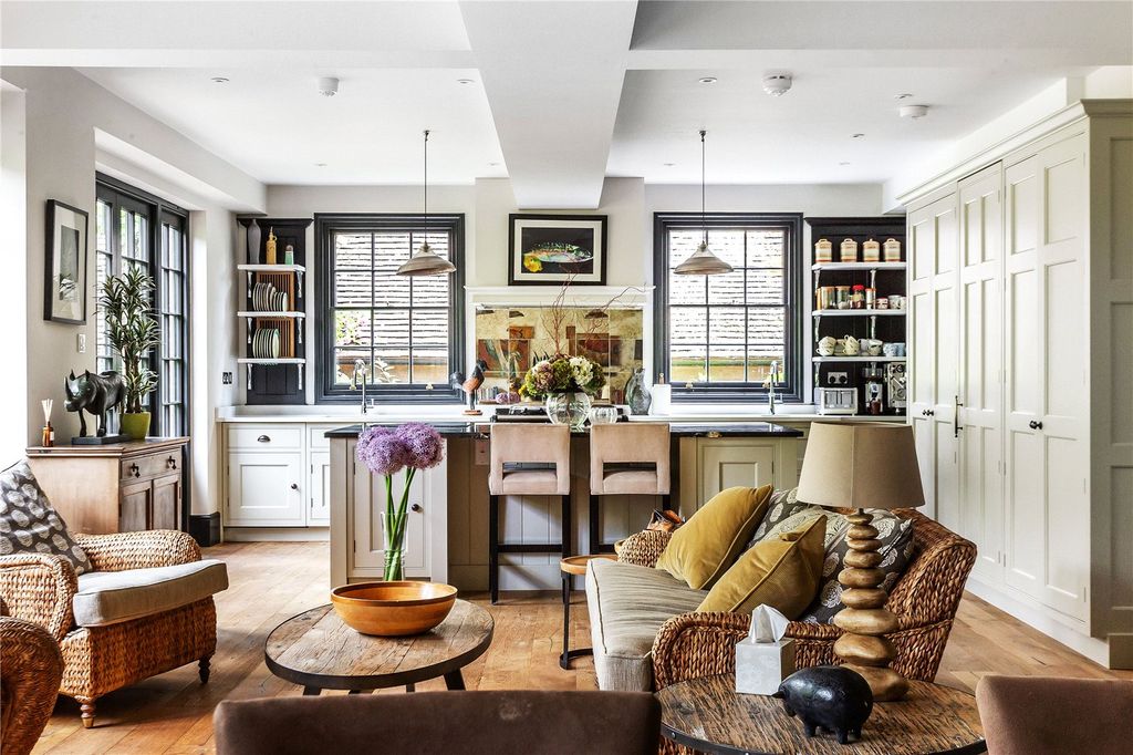 Property photo 2 of 45 House. Partnership