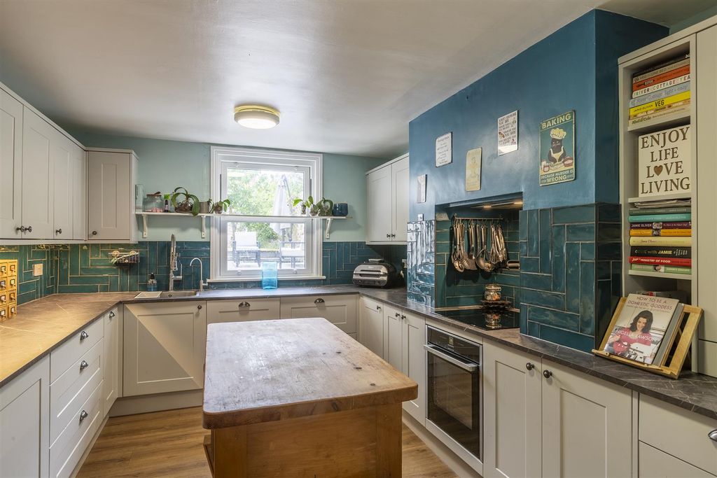 Property photo 3 of 28 Kitchen