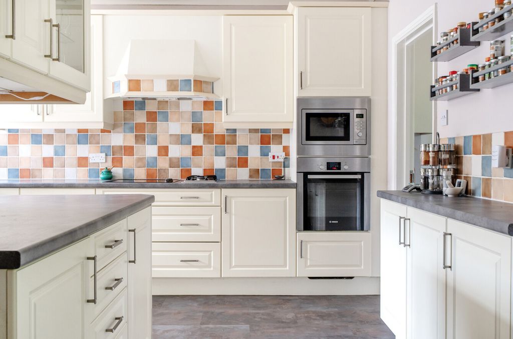 Property photo 3 of 31 1325016-6-687533d...