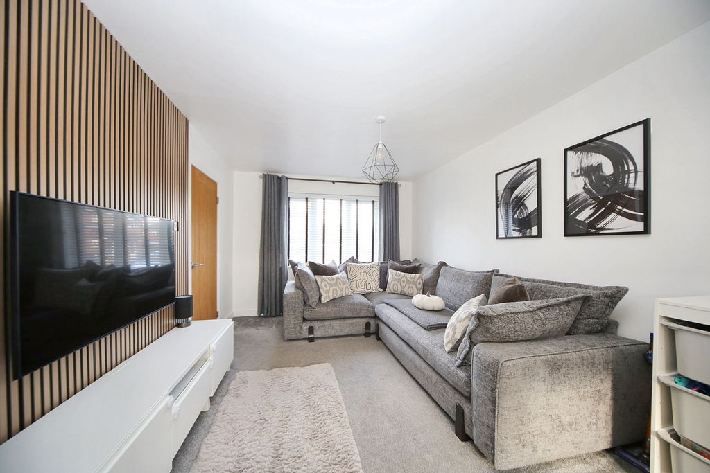 Property photo 3 of 25