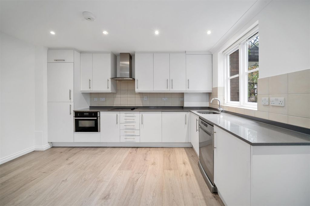 Property photo 1 of 7 Brompton Park Crescent 234 Sw6 Ph9.Jpg